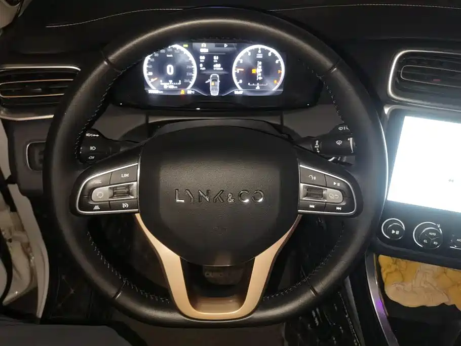 Lynk & Co 01 2017 2.0T 2WD Pro Version фото 15