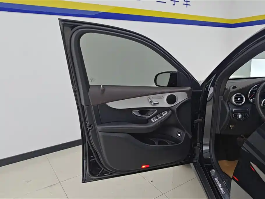 Mercedes-Benz GLC 2021 GLC 260 L 4MATIC Sporty фото 7