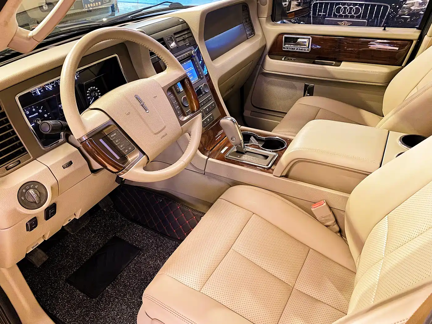 Lincoln Navigator 2010 5.4L AWD фото 12