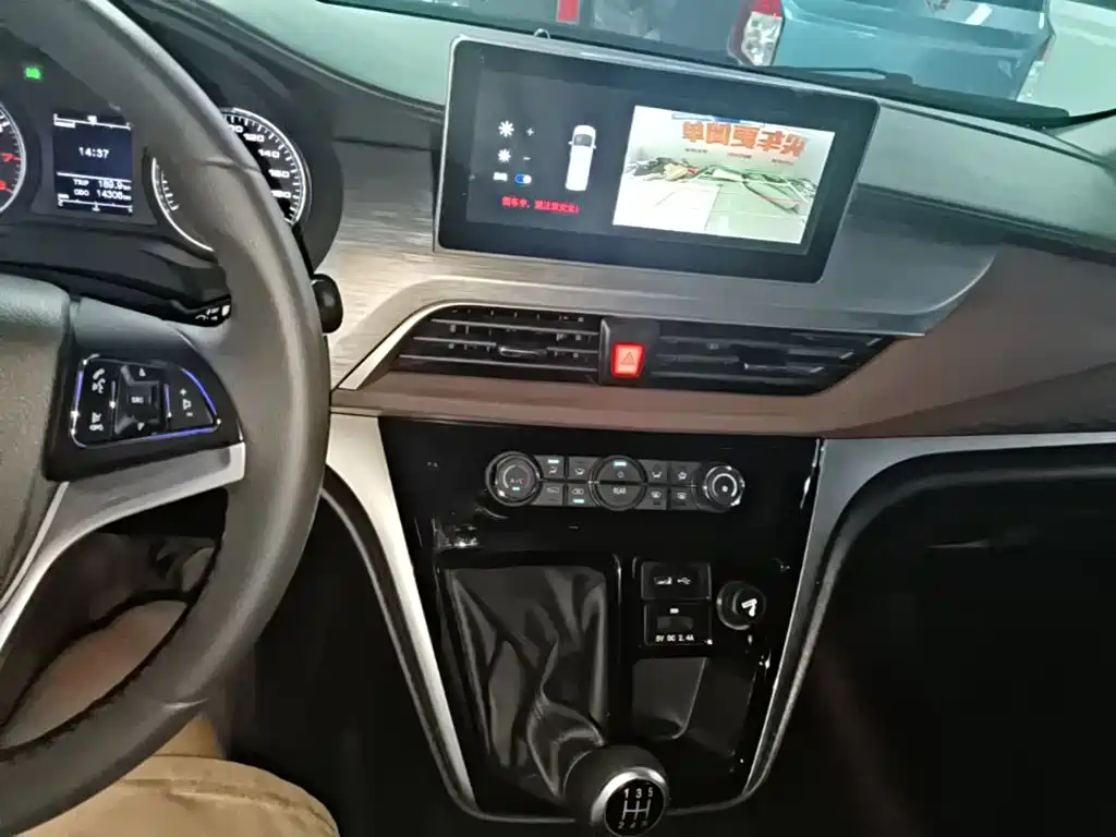 JAC Refine M3 2024 2023 PLUS 1.5T 7/8-seater Smart Connect Edition