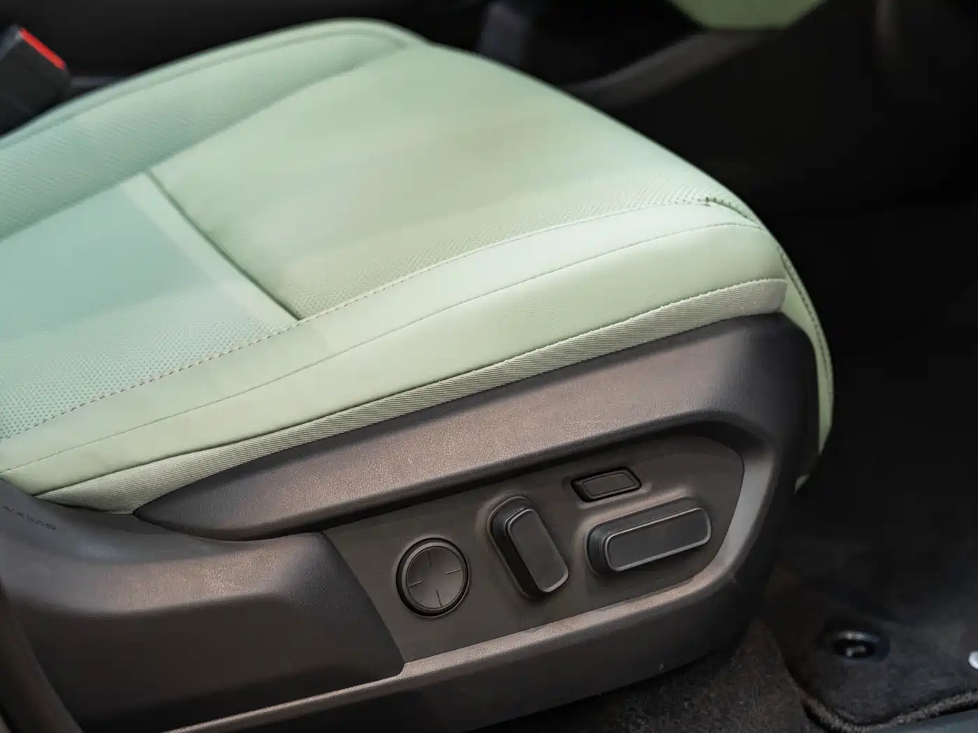 Lexus ES 2025 Model 300h Base Version фото 22