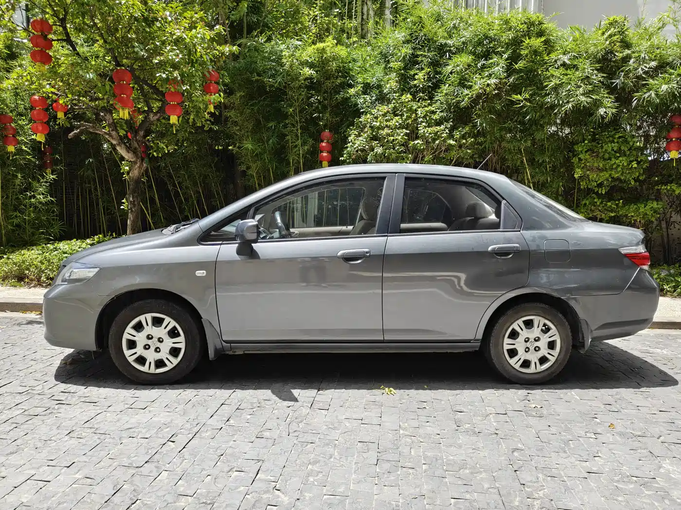 Everus S1 2012 2012 1.3L Automatic Comfort