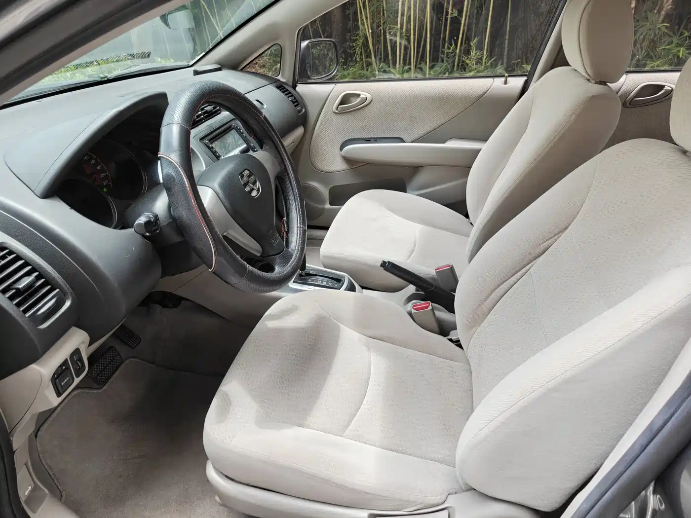 Everus S1 2012 2012 1.3L Automatic Comfort
