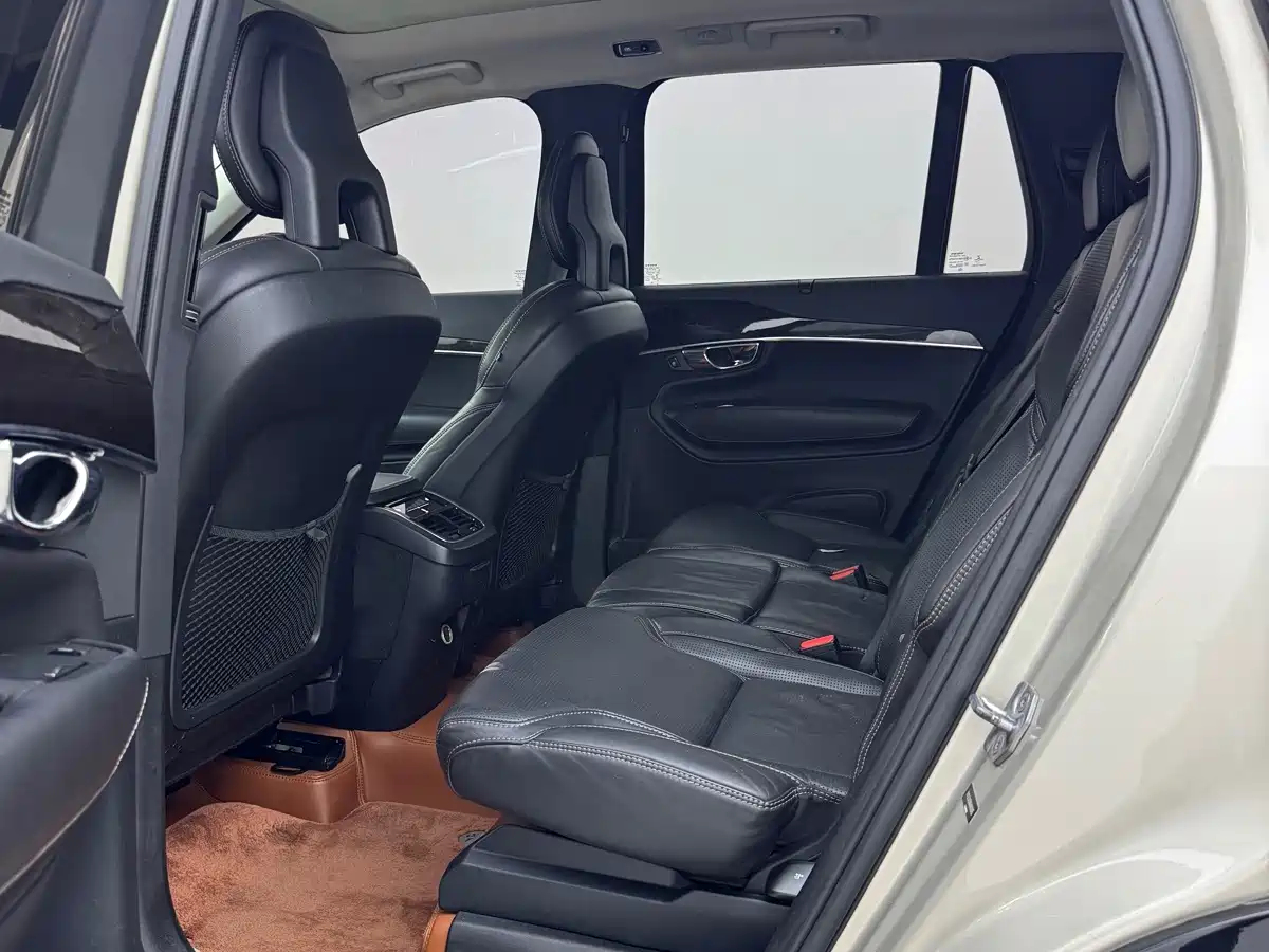 Photo 5 - Volvo XC90