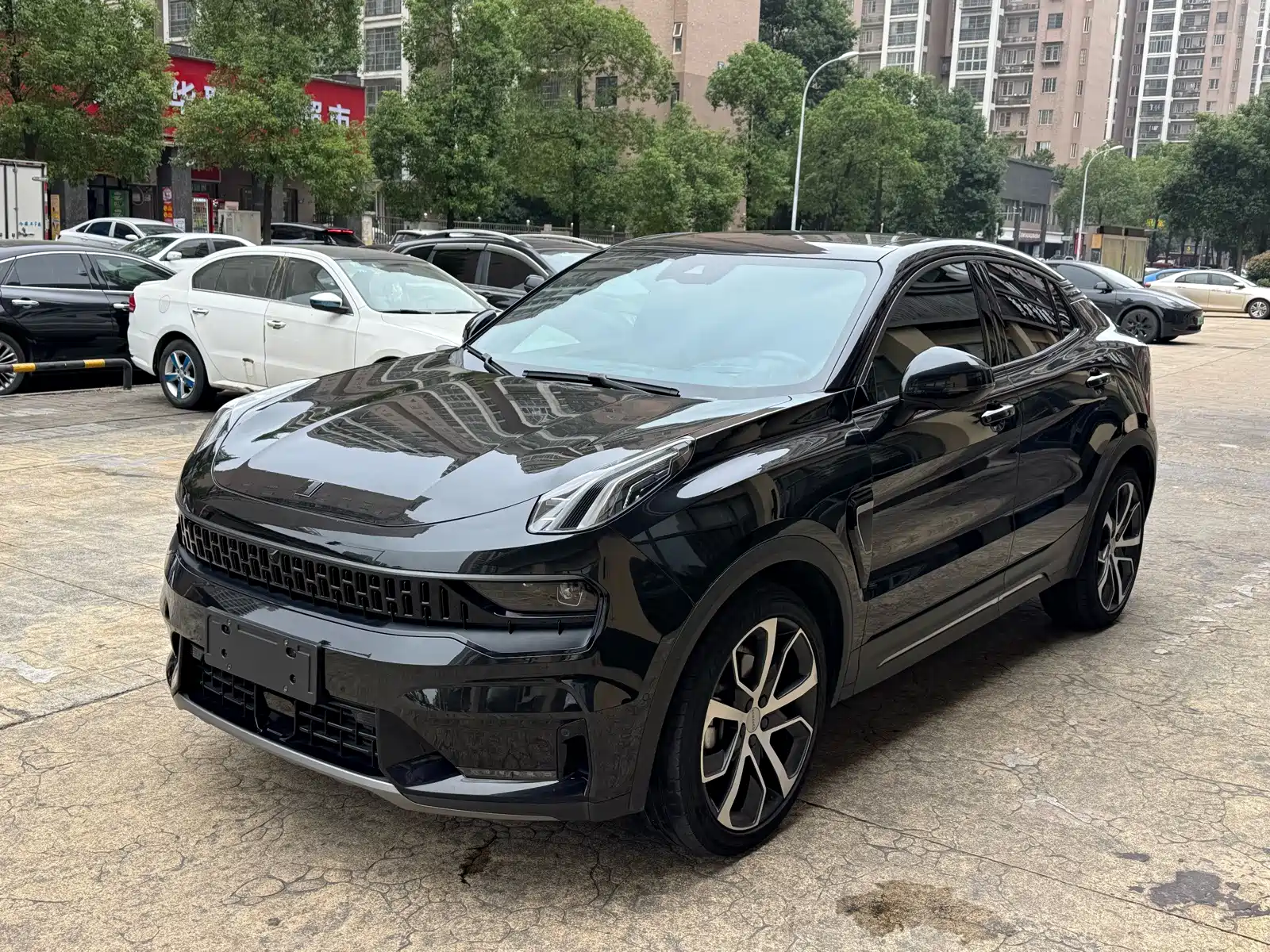 Фото 1 - Lynk & Co 05