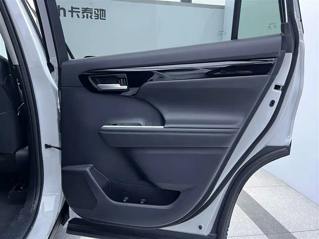 صورة 25 - Toyota Highlander