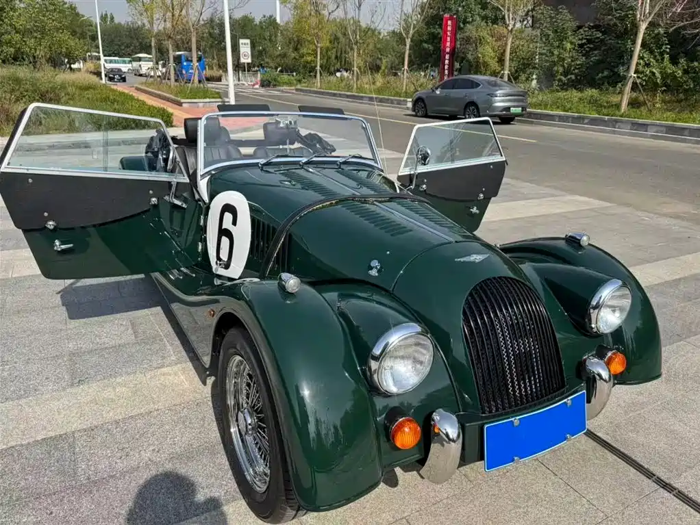 Morgan Plus 4 2013 2.0L Sport 2-seater фото 3