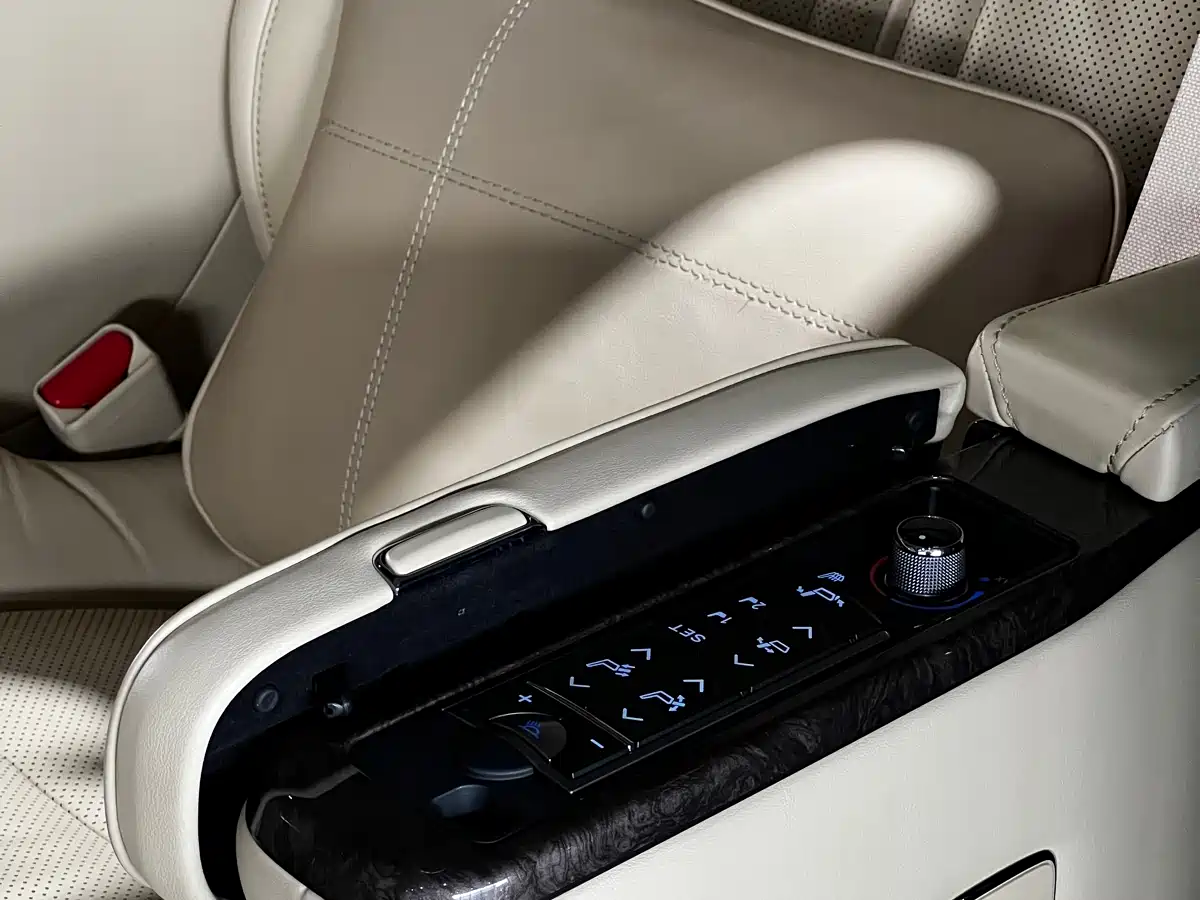 Toyota Vellfire 2021 Crown Hybrid 2.5L HV Premium Edition фото 6