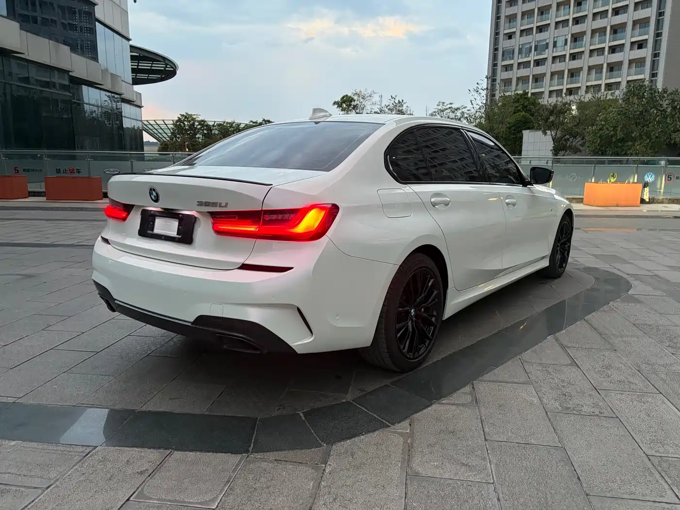 BMW 3 Series 2021 Facelift 325Li M Sport Shadow Edition фото 4