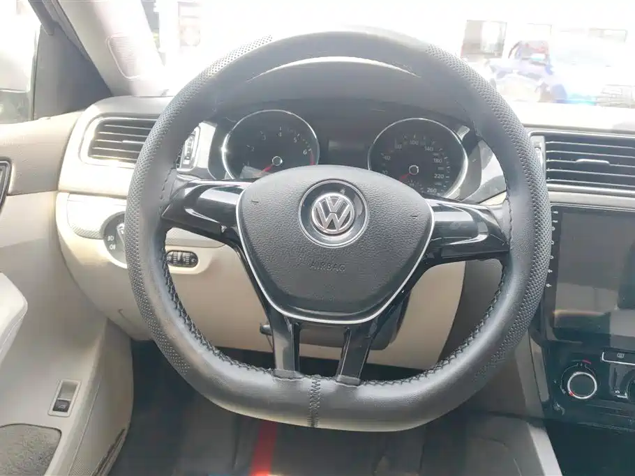 Volkswagen Sagitar 2015 230TSI Automatic Comfort фото 15