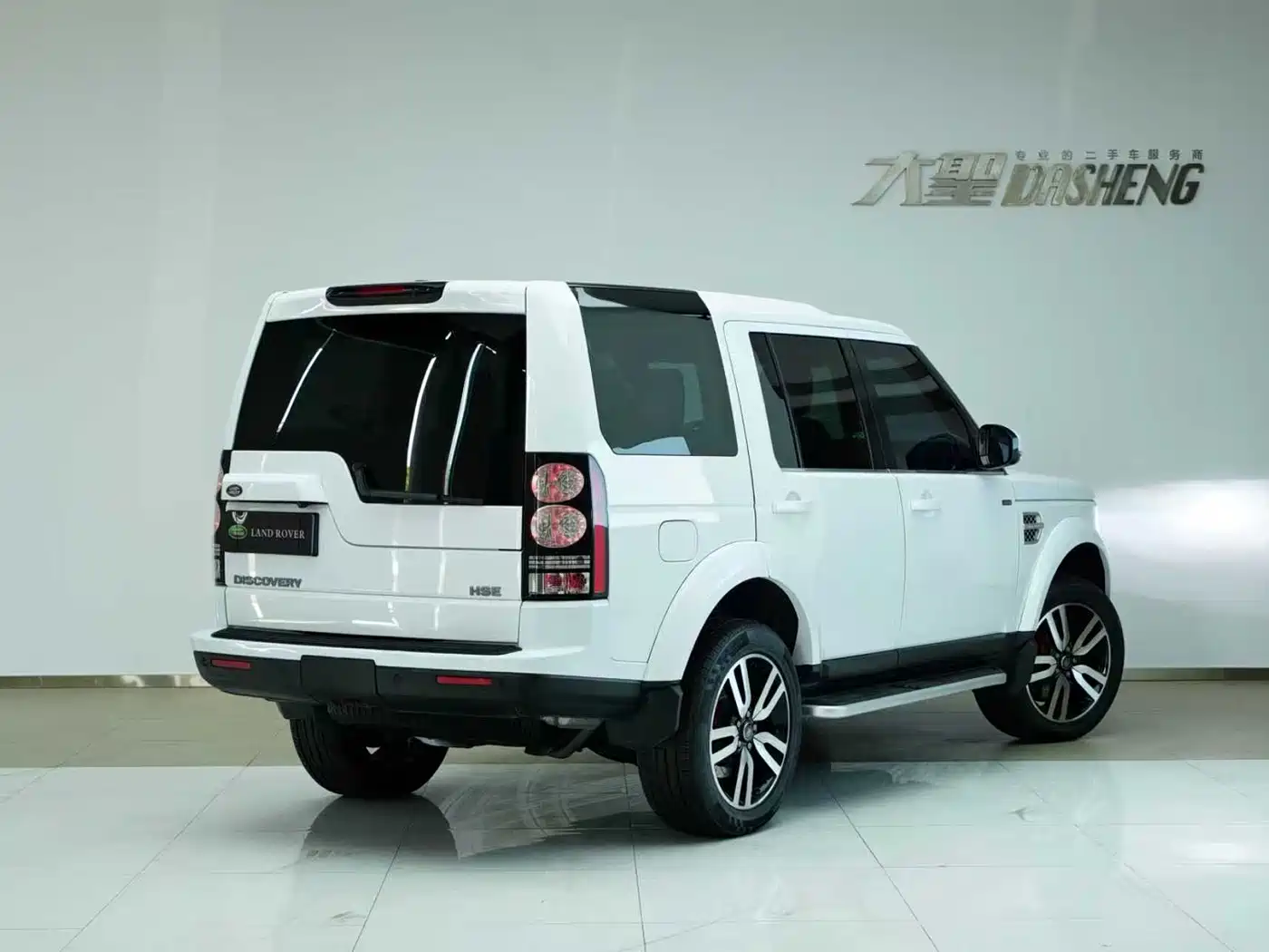 Land Rover Discovery 2014 3.0 SC V6 HSE фото 4