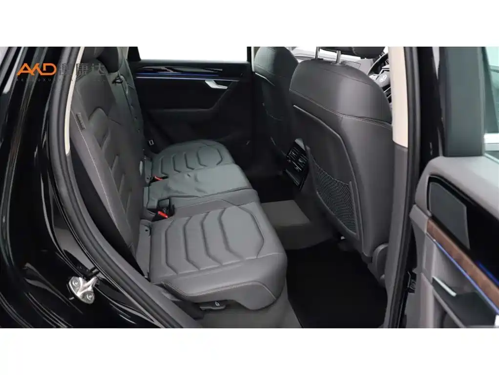Volkswagen Touareg 2023 3.0TSI R-Line Classic Sports Package фото 8