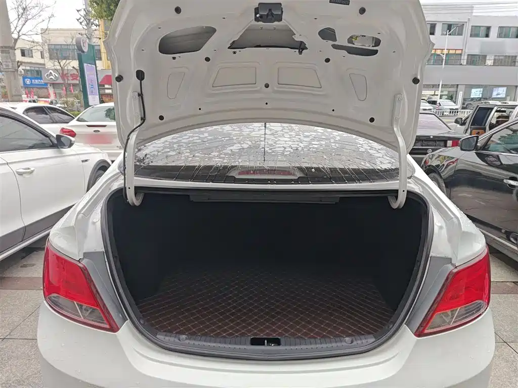 Hyundai Verna 2014 1.4L Automatic Smart GLS фото 19