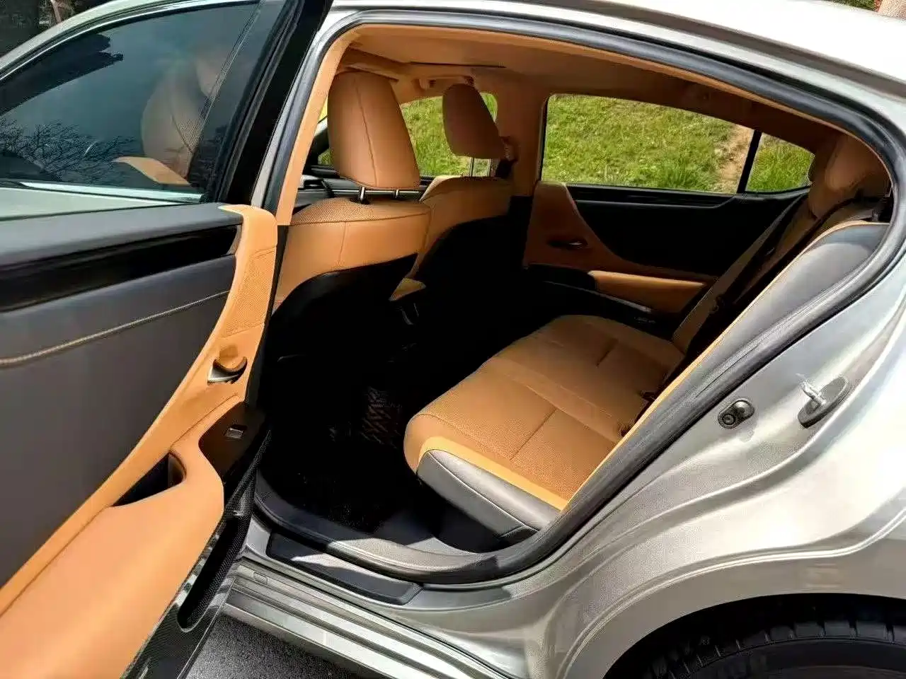 Фото 6 - Lexus ES
