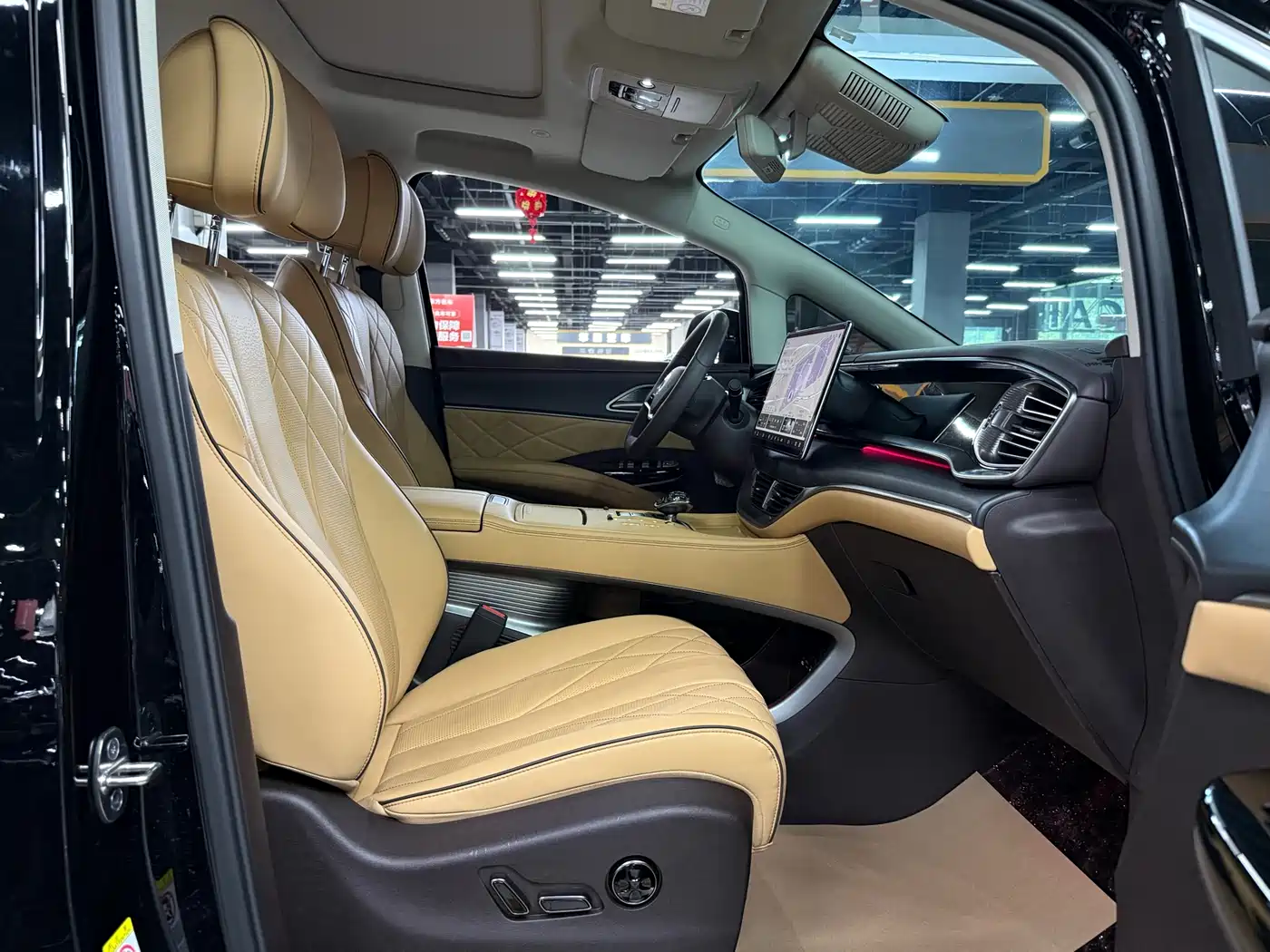 Denza D9 2024 DM-i 980 AWD Prestige фото 18