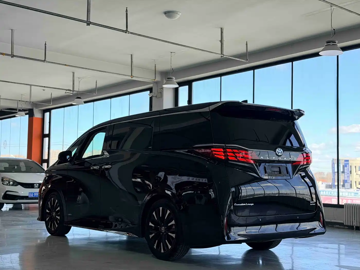 Toyota Alphard 2024 Hybrid 2.5L Ultimate Enjoyment Edition фото 14