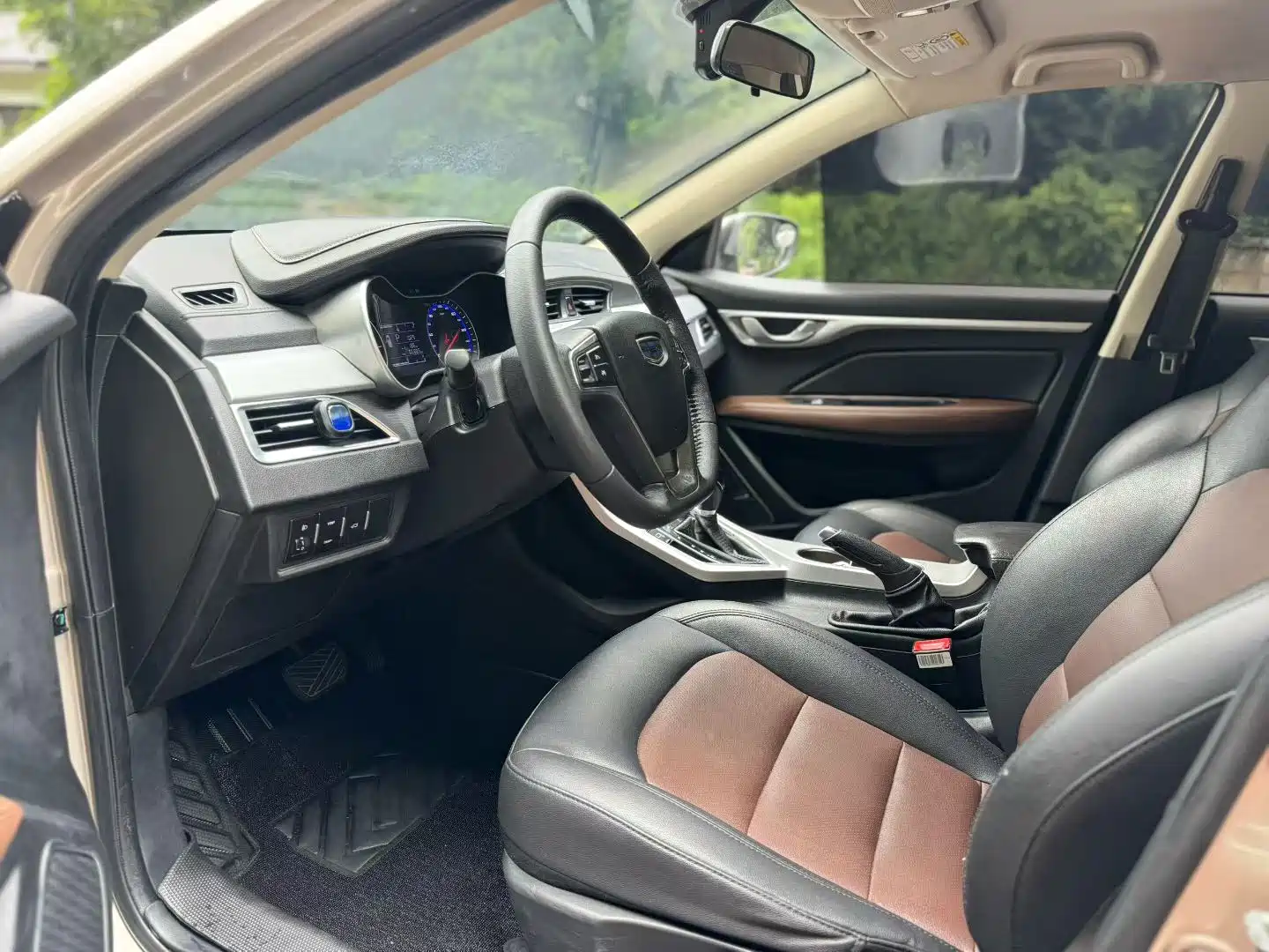 صورة 7 - Geely Vision
