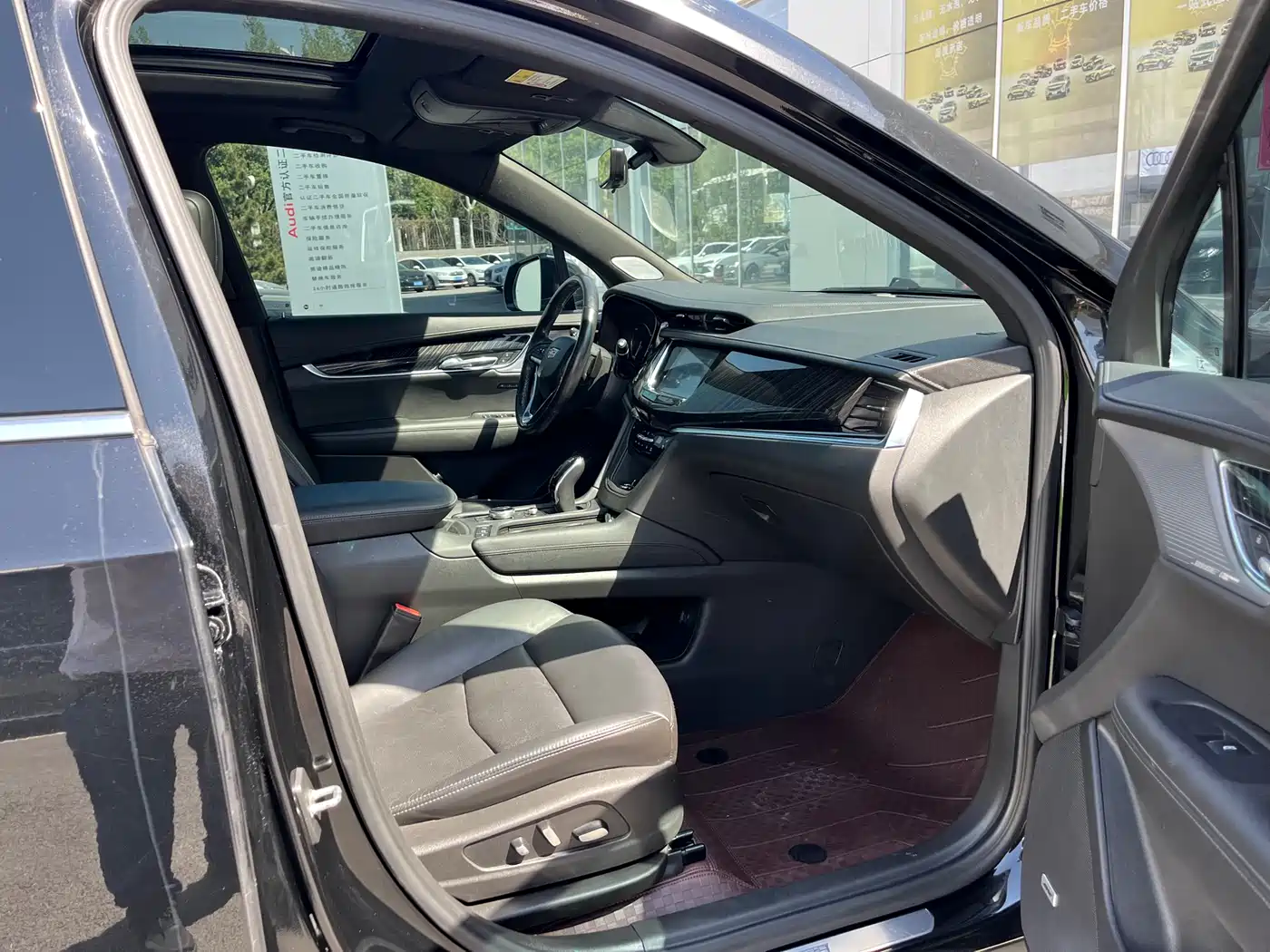 CADILLAC XT6