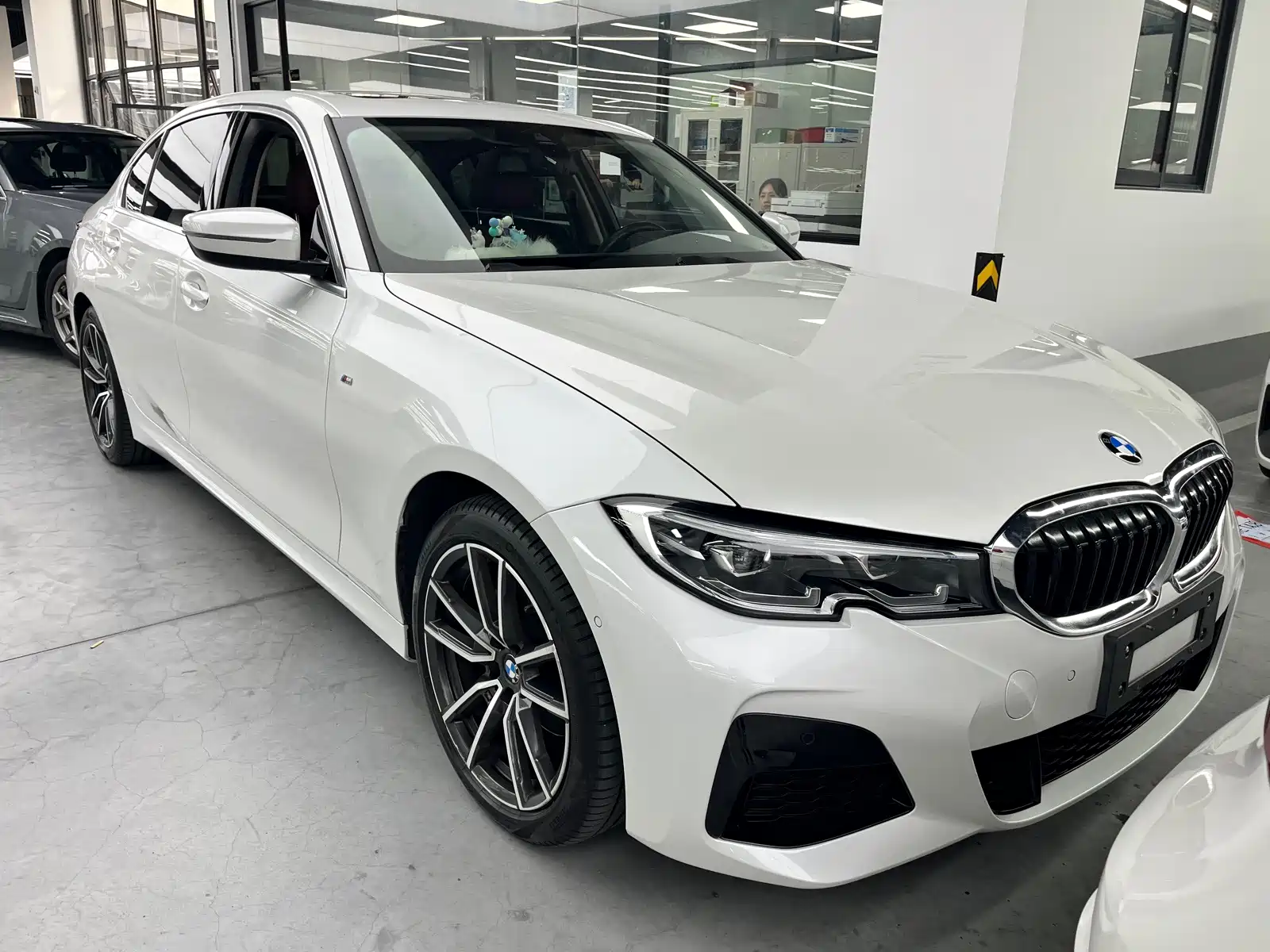 Photo 3 - BMW 3 Series