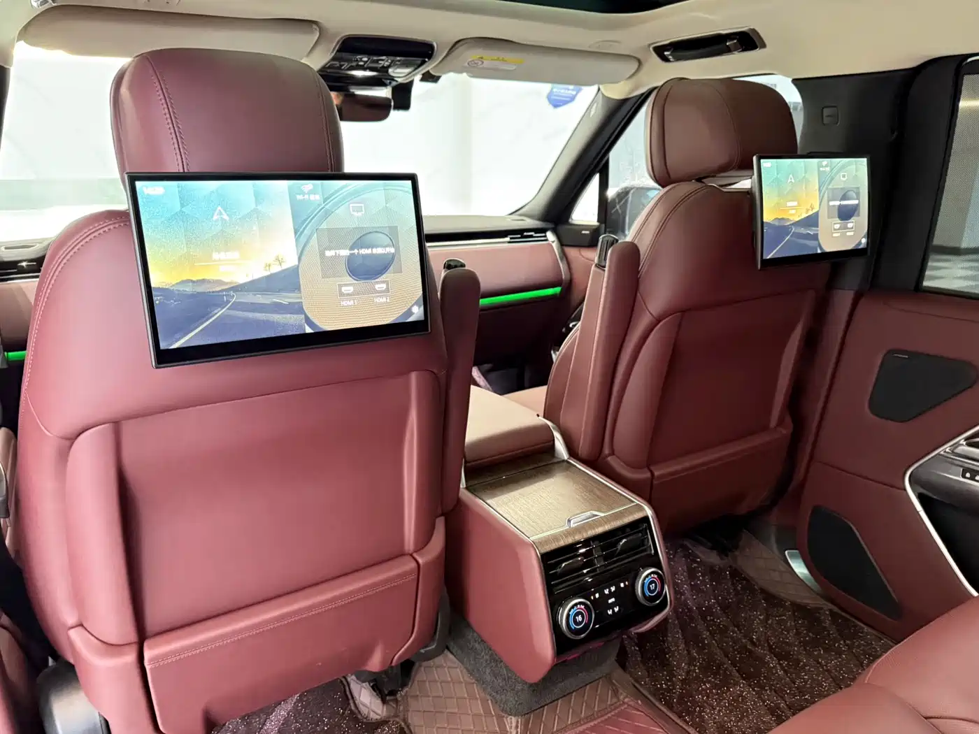 Land Rover Range Rover 2023 3.0 L6 400PS Golden Age Long Wheelbase фото 26