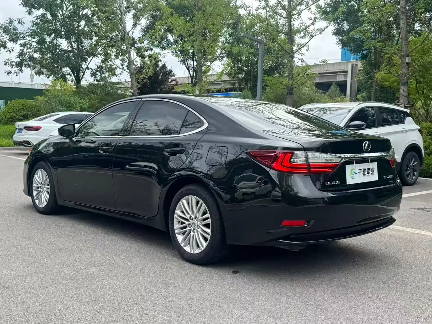 Lexus ES 2015 250 Elegance Edition фото 15