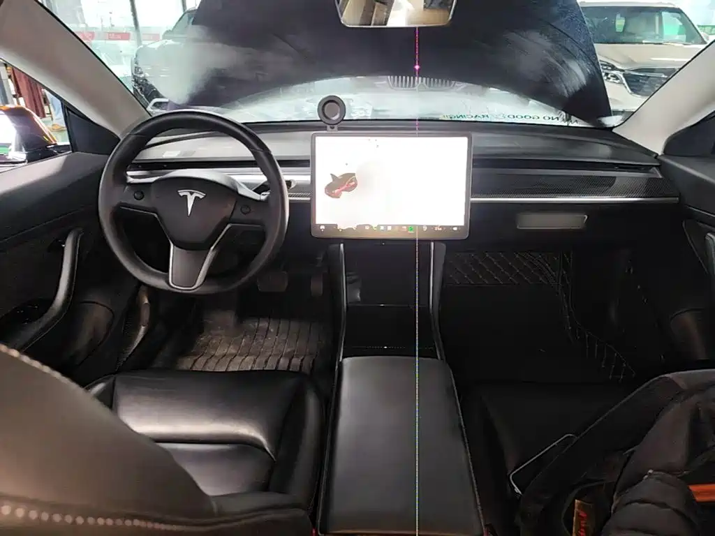 Фото 10 - Tesla Model 3