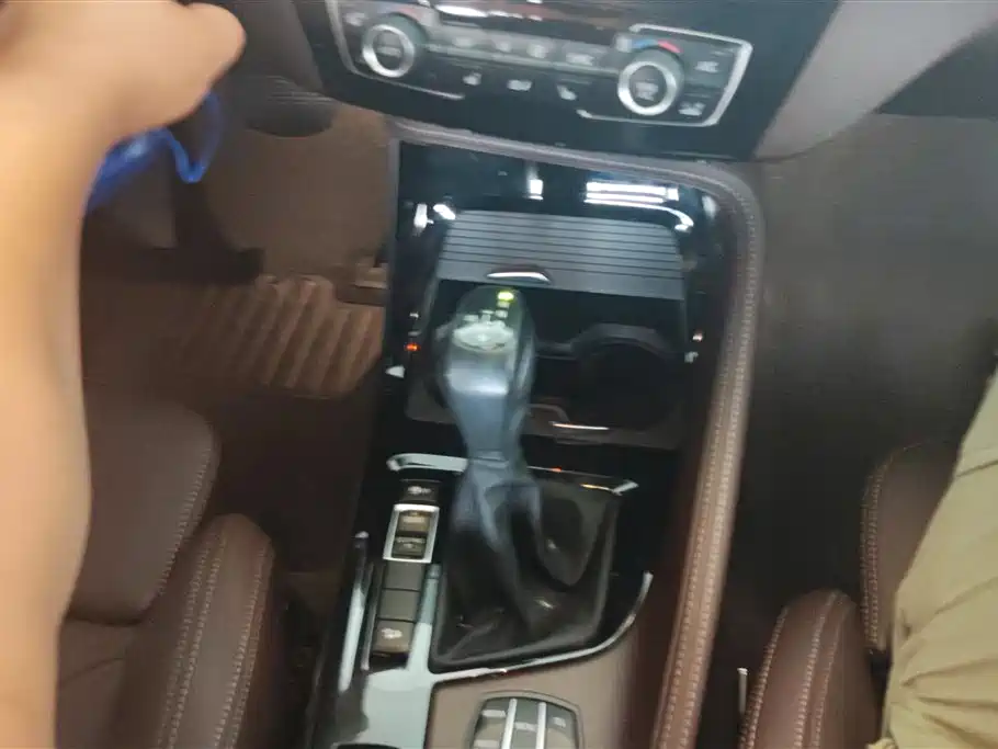 BMW X1 2018 xDrive20Li Premium Model фото 16