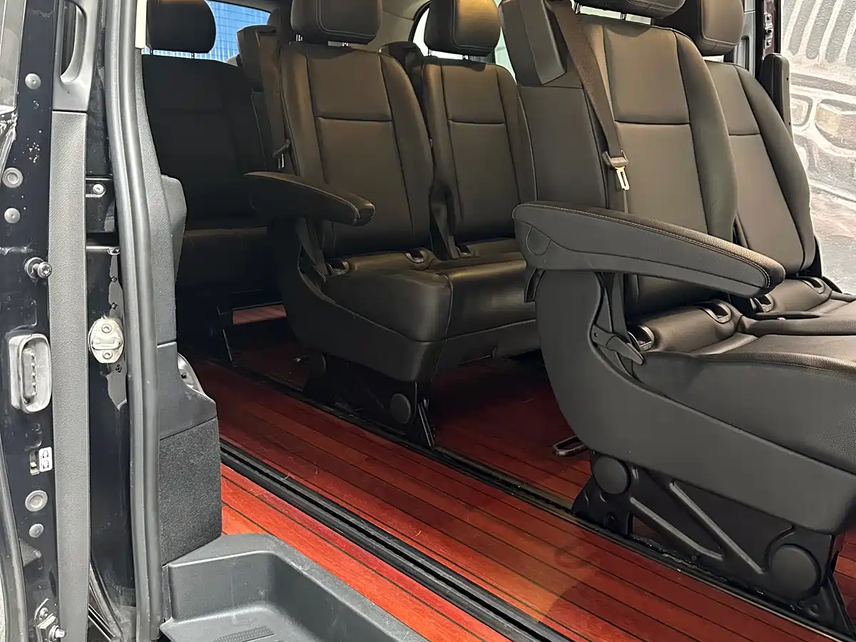 Mercedes-Benz Vito 2018 2.0T Business Edition China VI фото 8