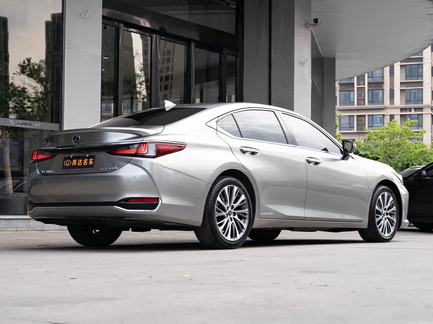 Lexus ES 2018 300h Premium Edition China V фото 3