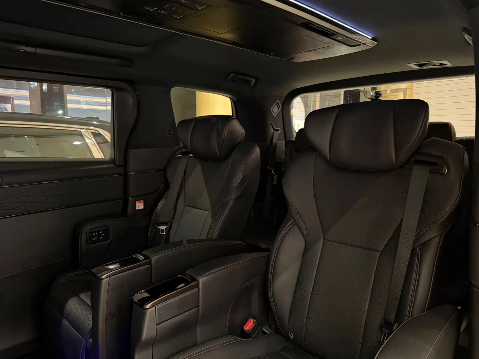 Photo 7 - Toyota Alphard