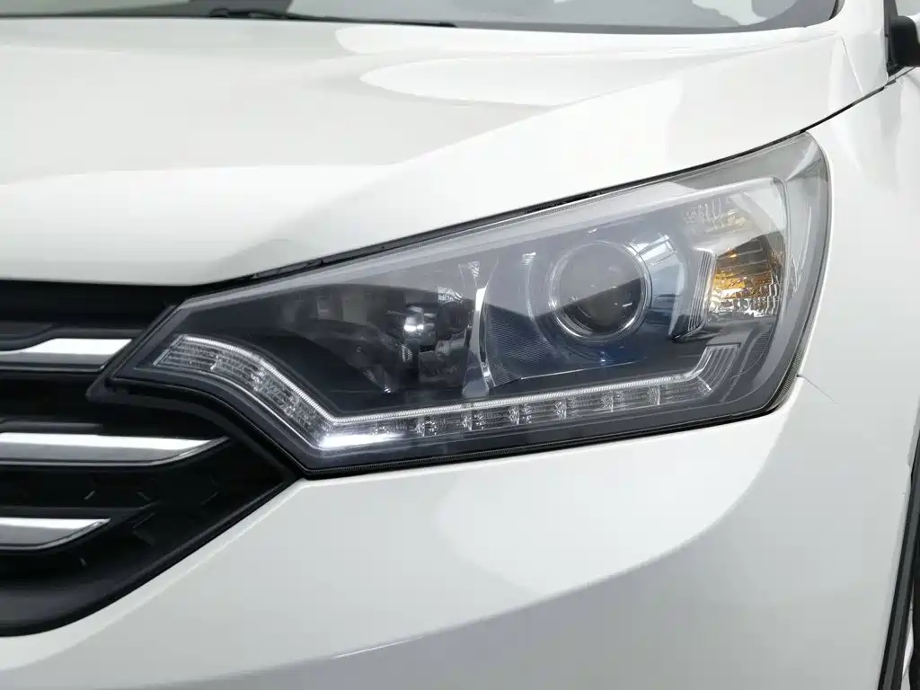 Dongfeng Aeolus Dongfeng Fengshen AX7 2015 2015 2.0L Manual Zhiyi Edition