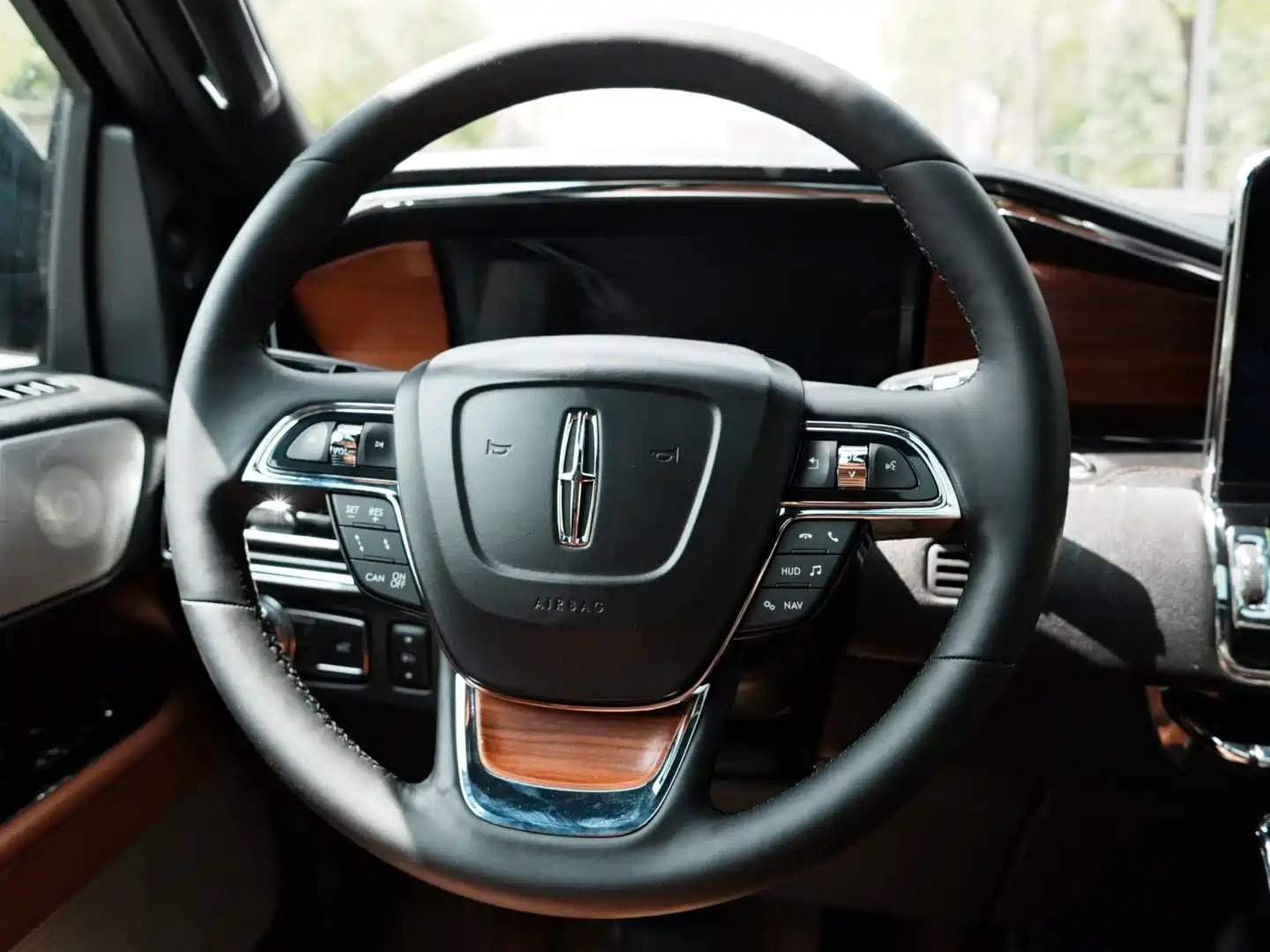 Фото 10 - Lincoln Navigator