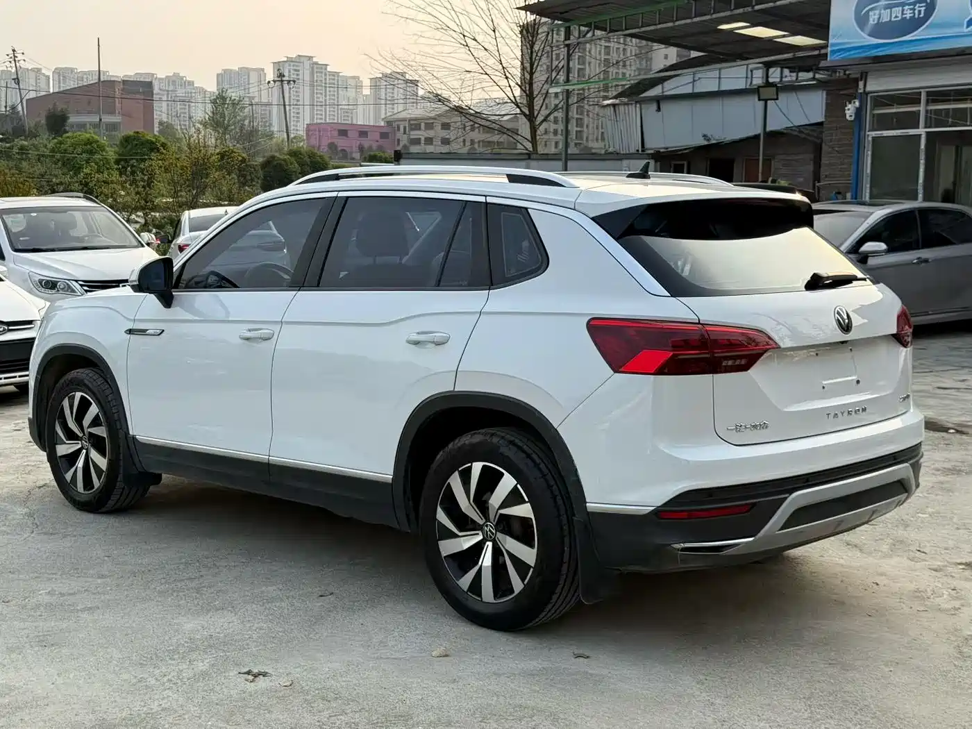 Volkswagen Tayron 2022 280TSI 2WD Luxury Smart Connect Edition фото 7