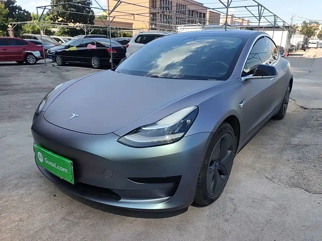 Фото 1 - Tesla Model 3