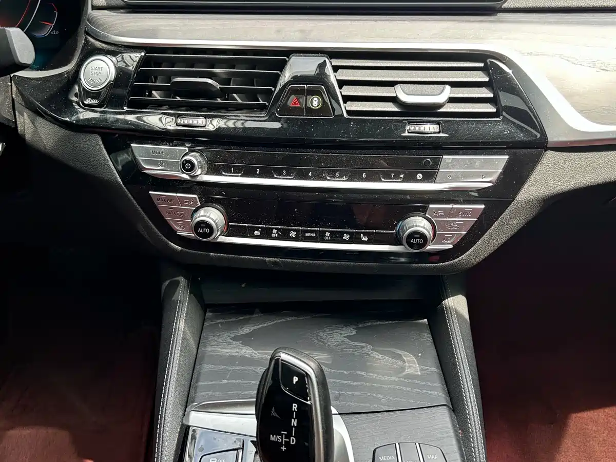 BMW 5 Series 2022 Model Second Facelift 530Li Leading M Sport Package фото 14