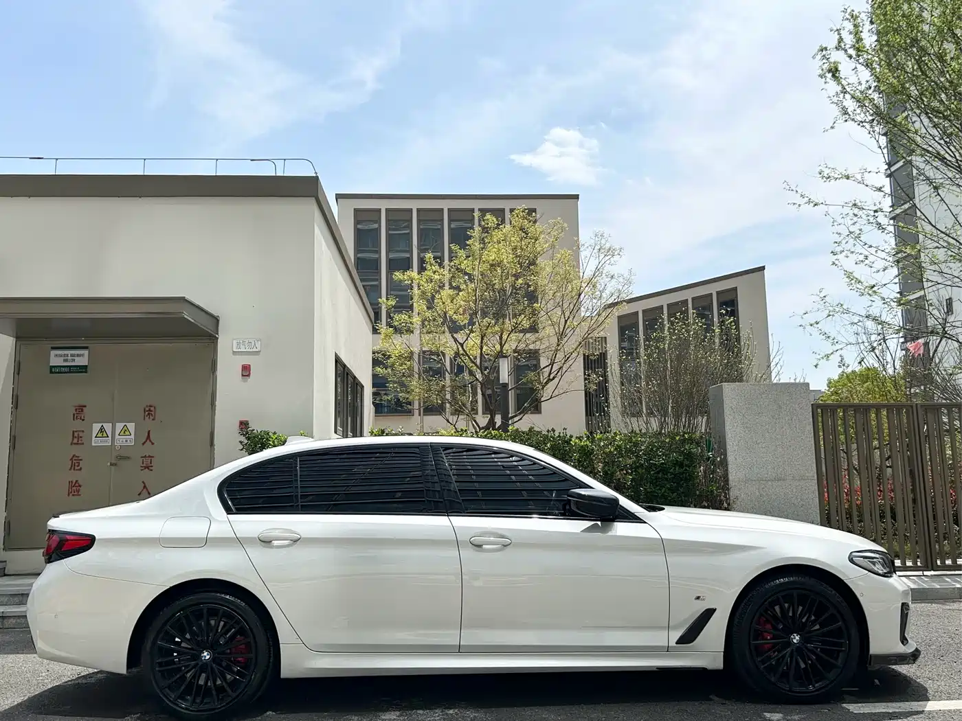 BMW 5 Series 2022 Model Second Facelift 530Li Leading M Sport Package фото 5
