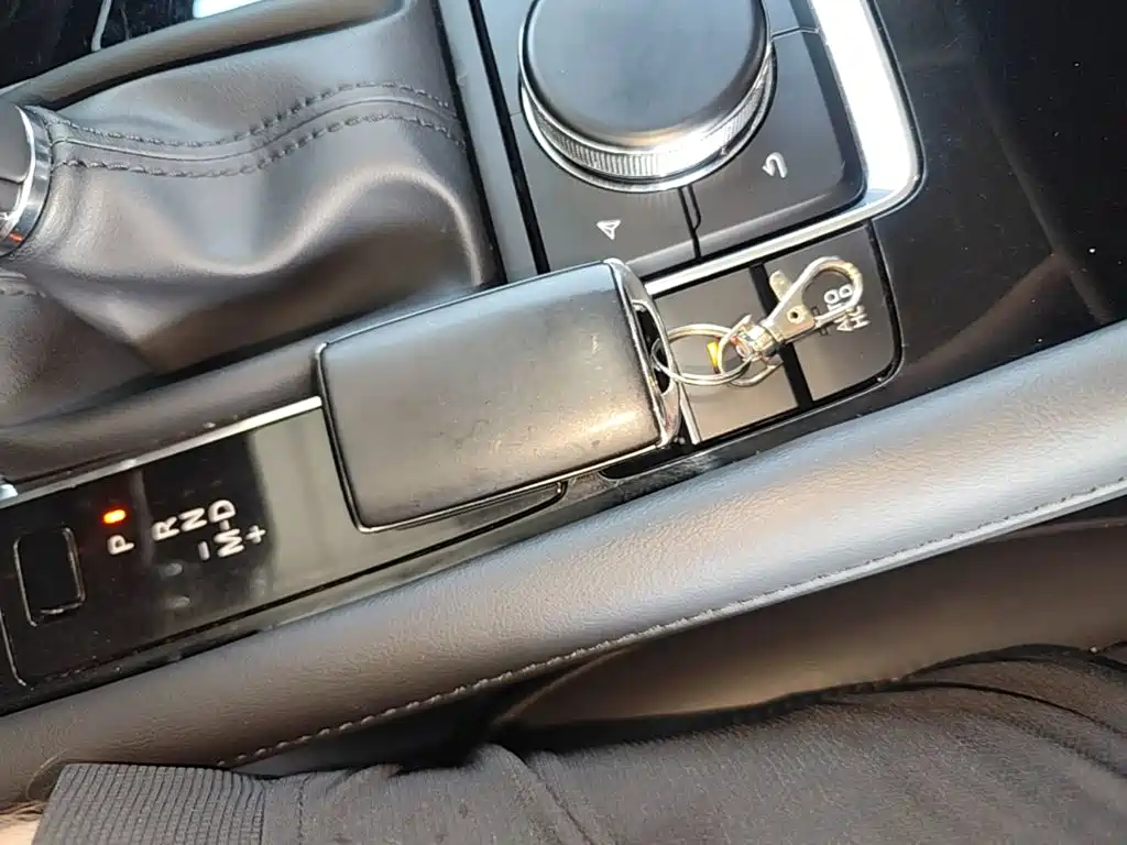 Фото 9 - Mazda Mazda 3