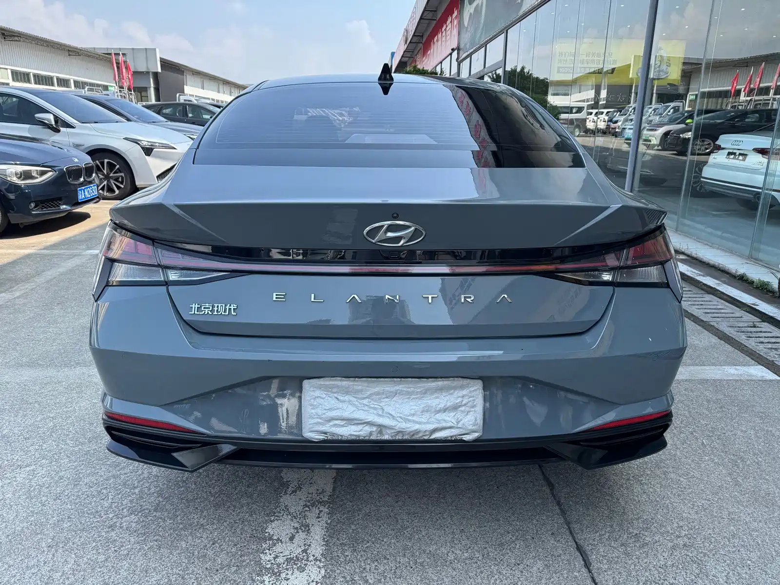 Фото 8 - Hyundai Elantra