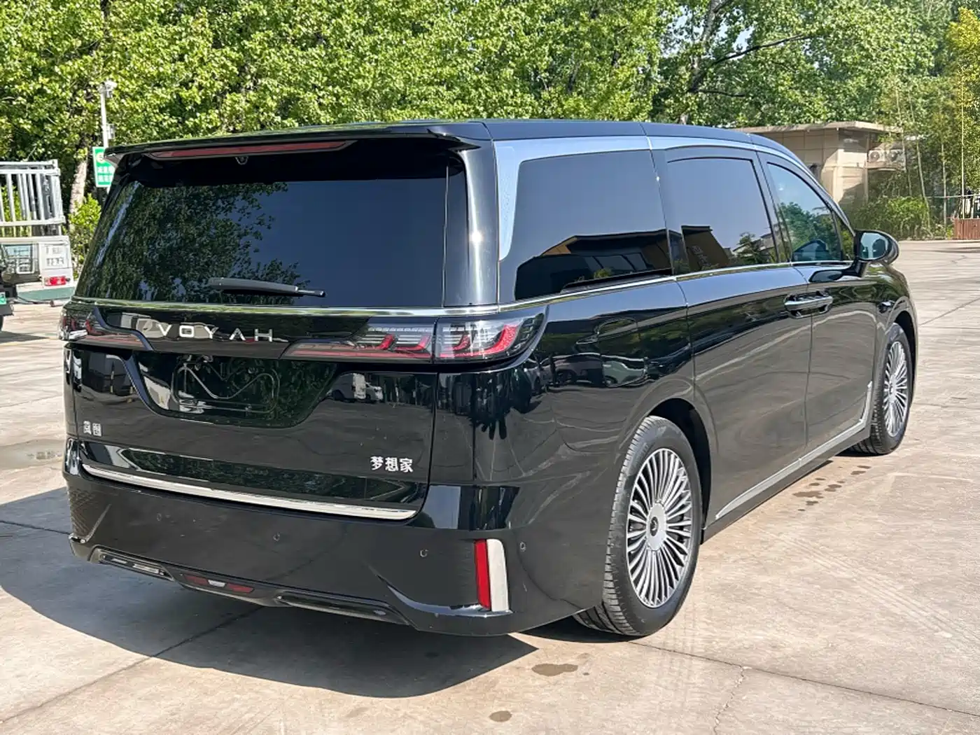 Voyah Auto Voyah Dreamer 2025 EV AWD Flagship Qiankun Edition фото 14