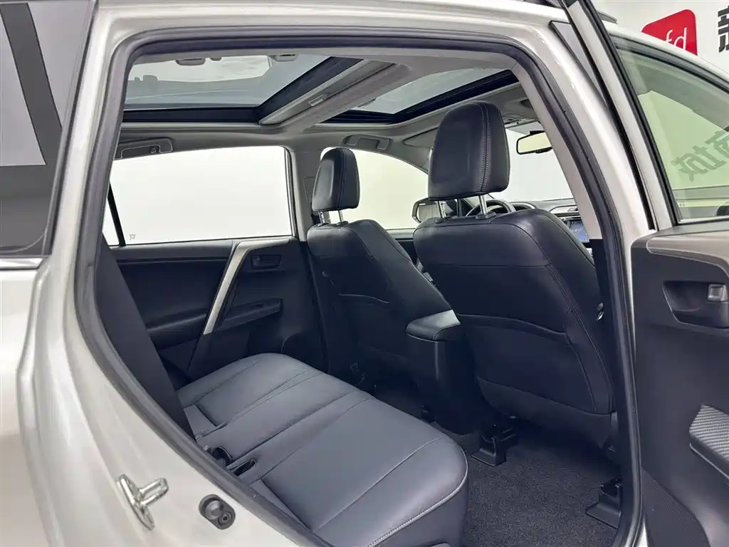 Toyota RAV4 Rongfang 2015 2.5L Automatic 4WD Elite Edition фото 20