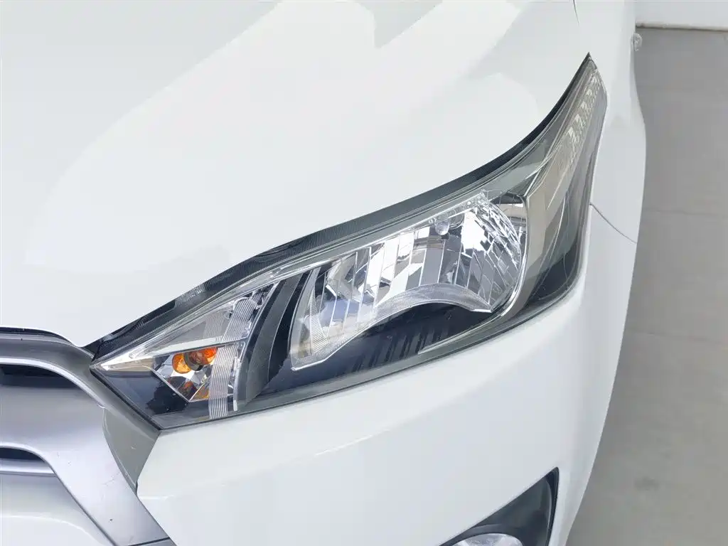 Toyota YARiS L Zhi Xuan 2015 1.5G Auto Sunroof Special Edition фото 7