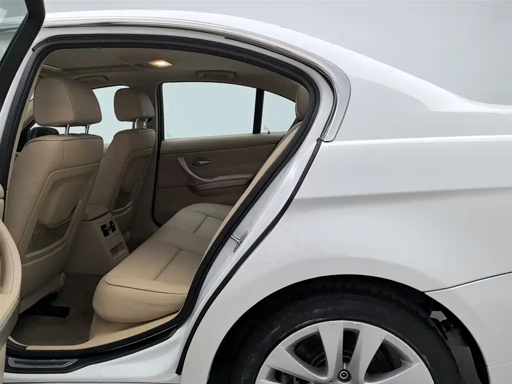 BMW 3 Series 2012 320i Luxury фото 15