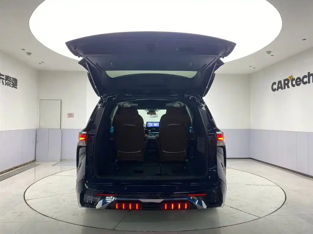 Toyota Granvia 2024 2.5L Hybrid Comfort фото 14