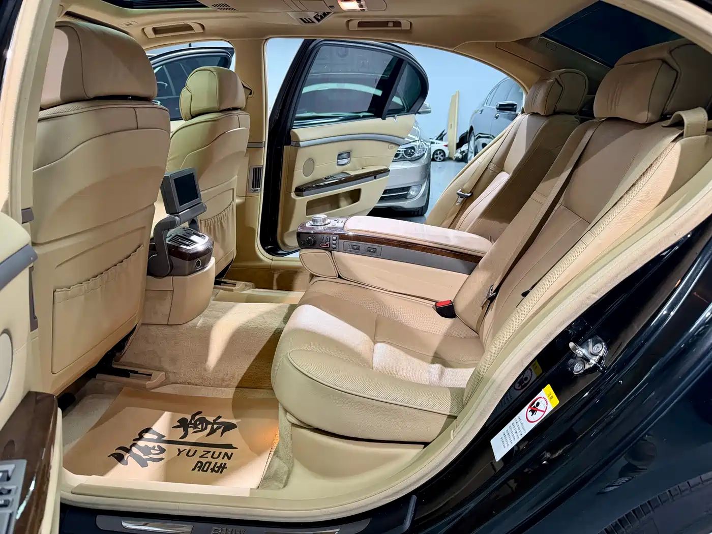 BMW 7 Series 2005 Model 750Li фото 9