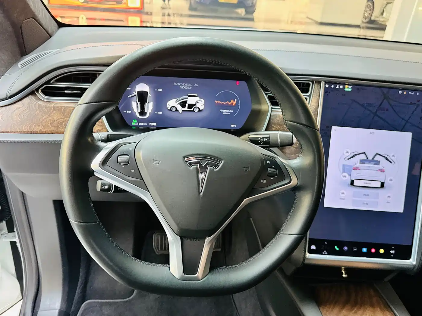 TESLA MODEL X