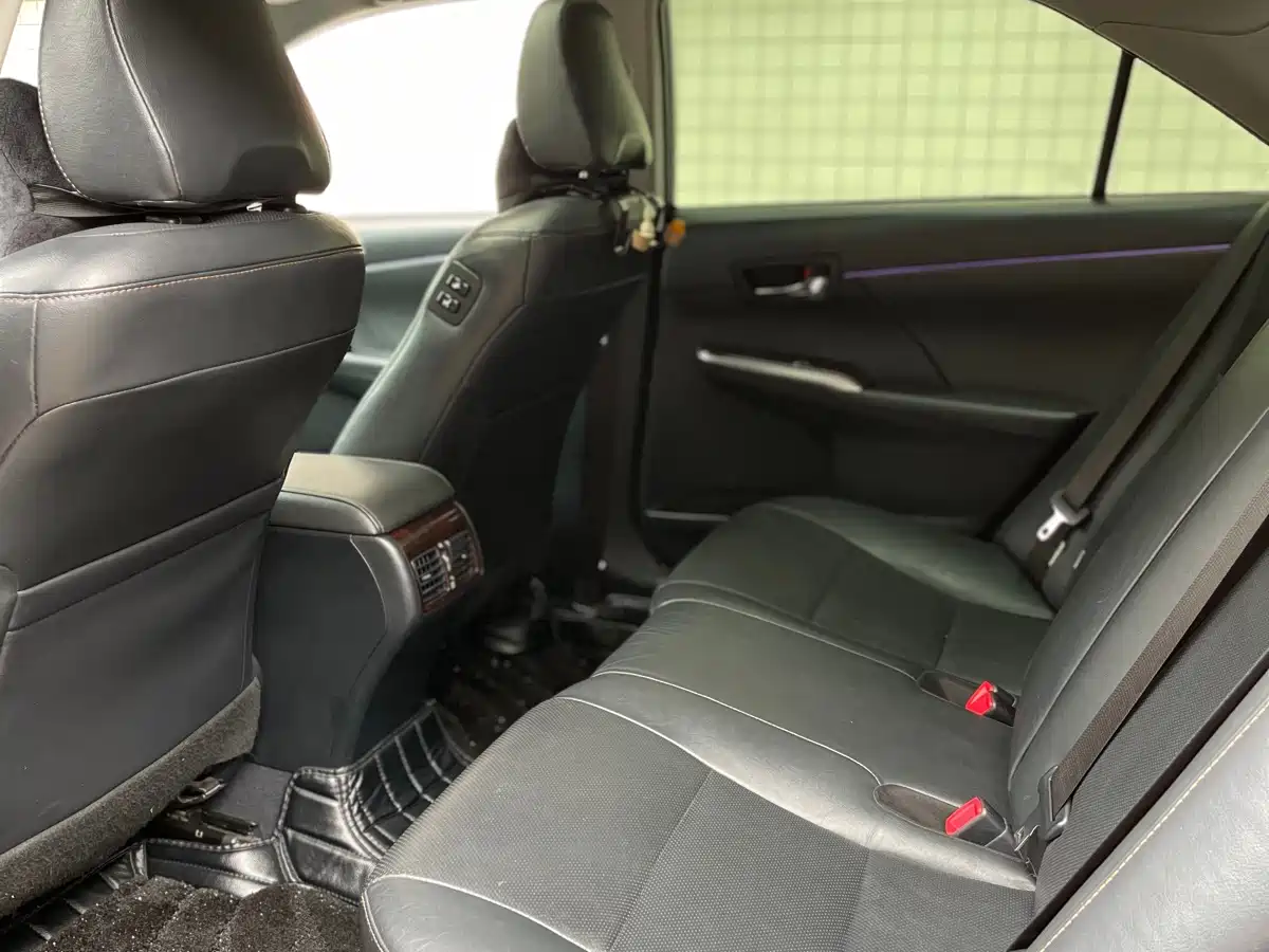 Toyota Camry 2016 2.0G 10th Anniversary Leading Edition фото 8