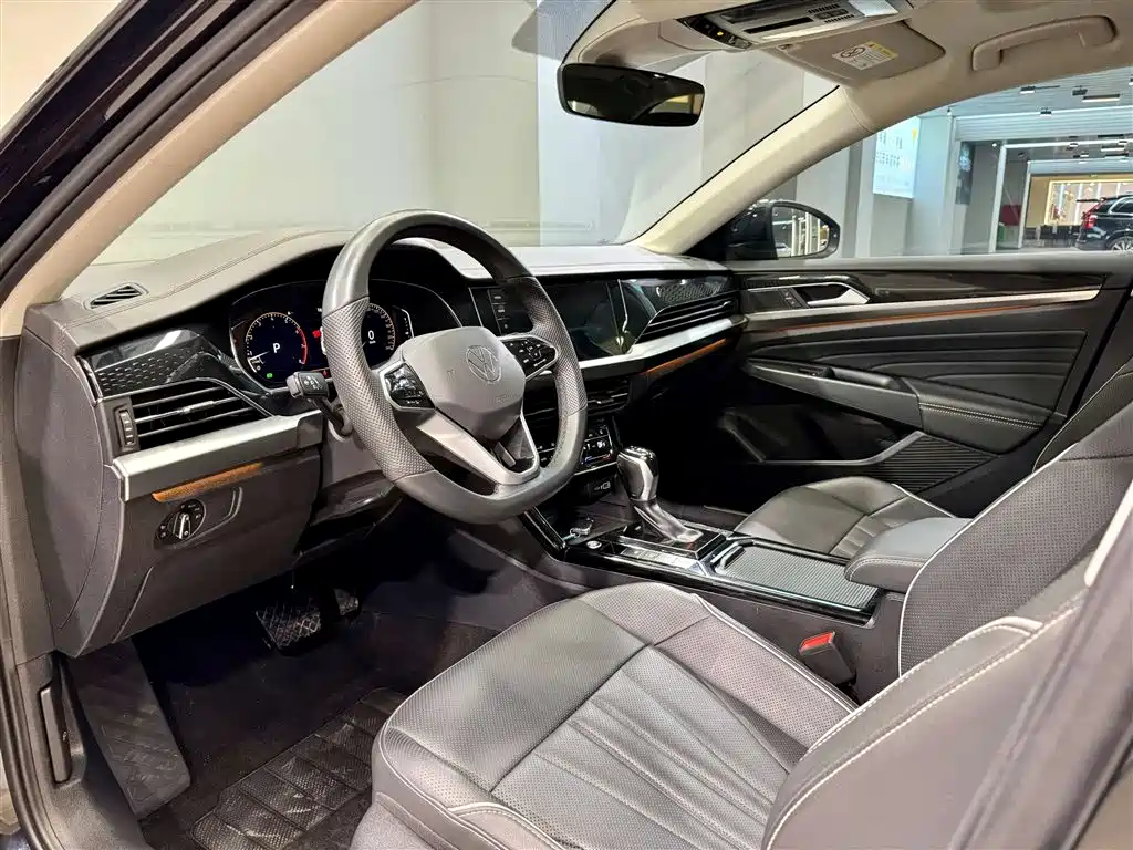 Volkswagen Passat 2024 380TSI Luxury фото 25