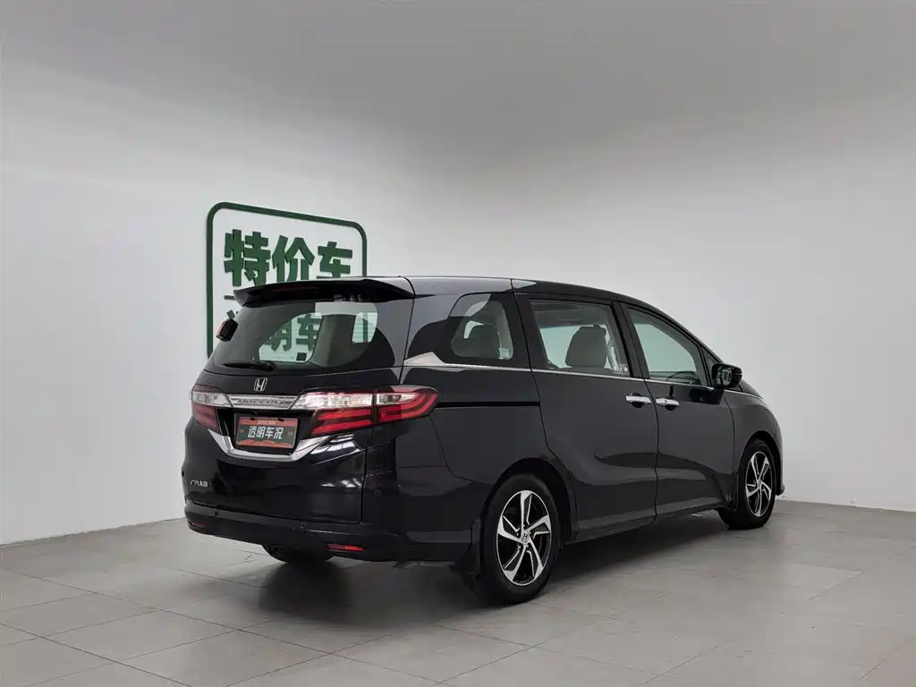 Honda Odyssey 2017 2.4L Luxury Edition фото 2
