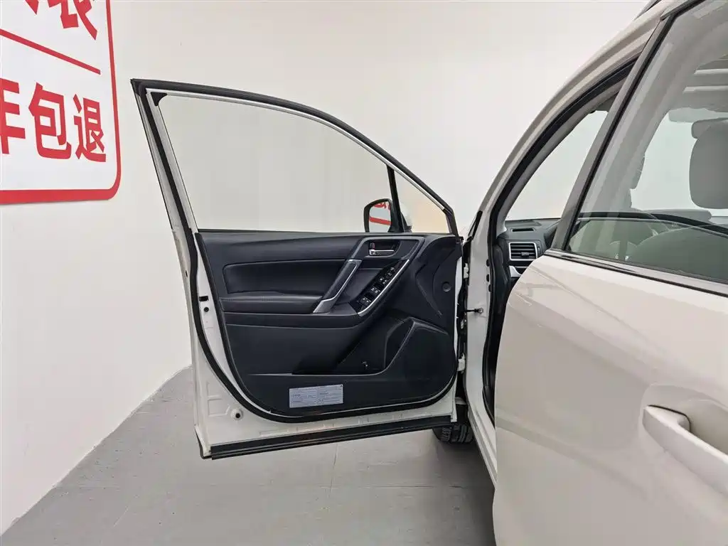 Subaru Forester 2016 2.0i Fashion Navigation Edition фото 8