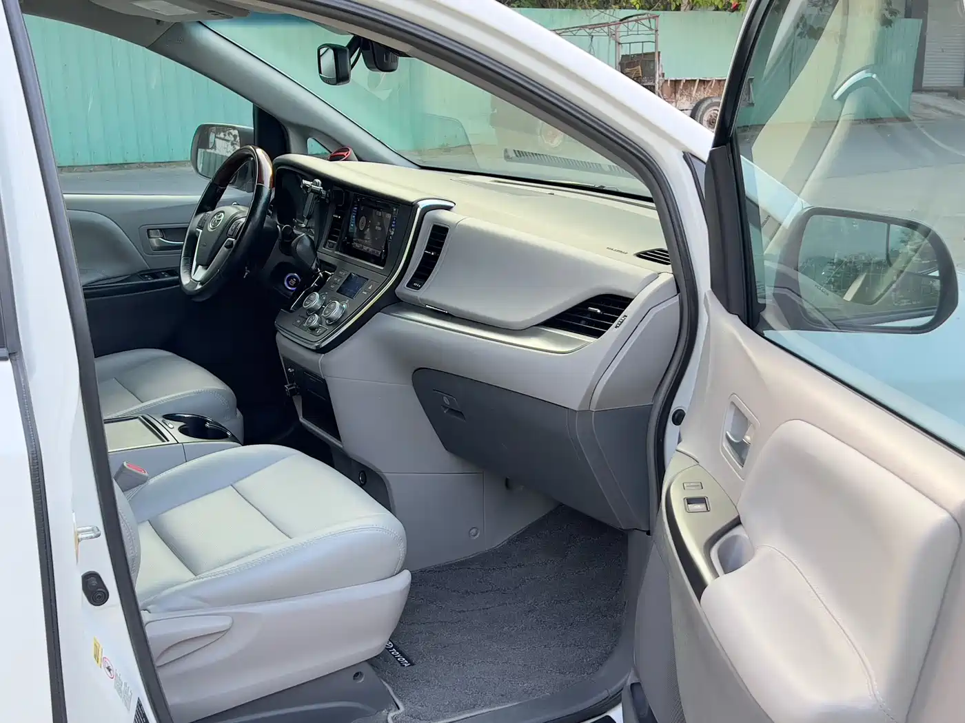 Toyota Sienna 2015 3.5L 2WD LE фото 13